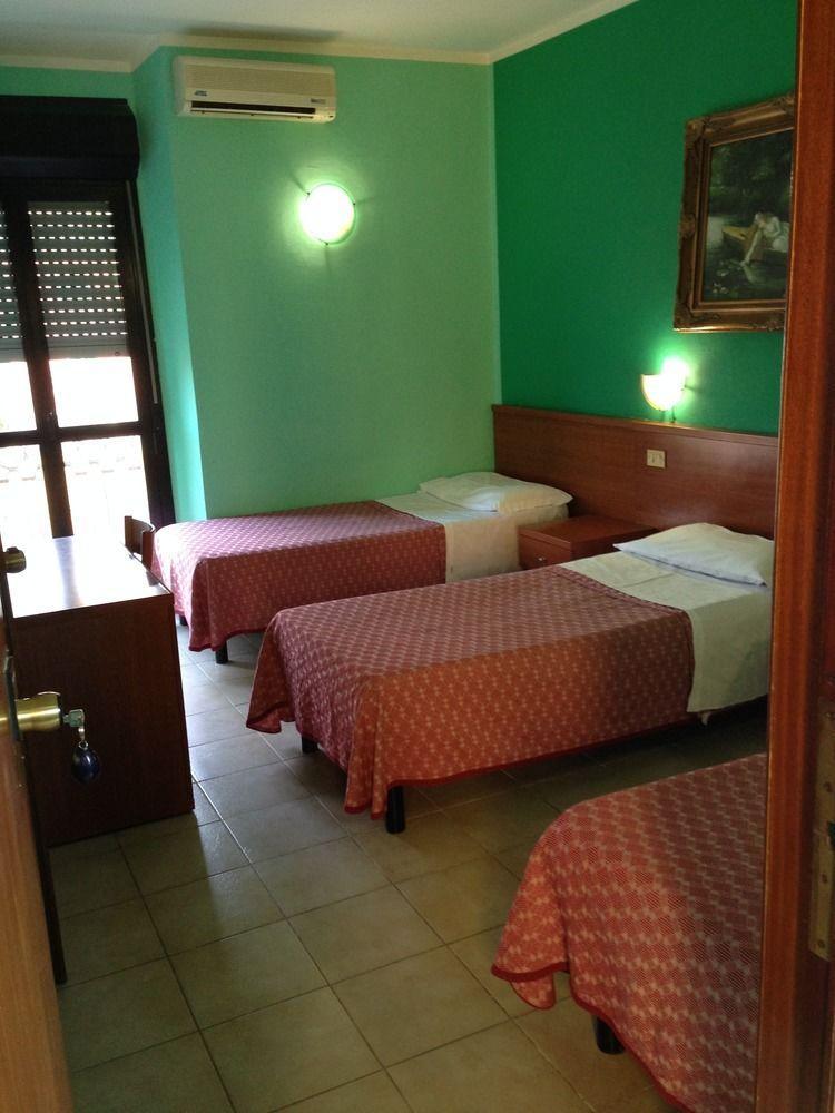 Hotel Bonola Milán Exterior foto